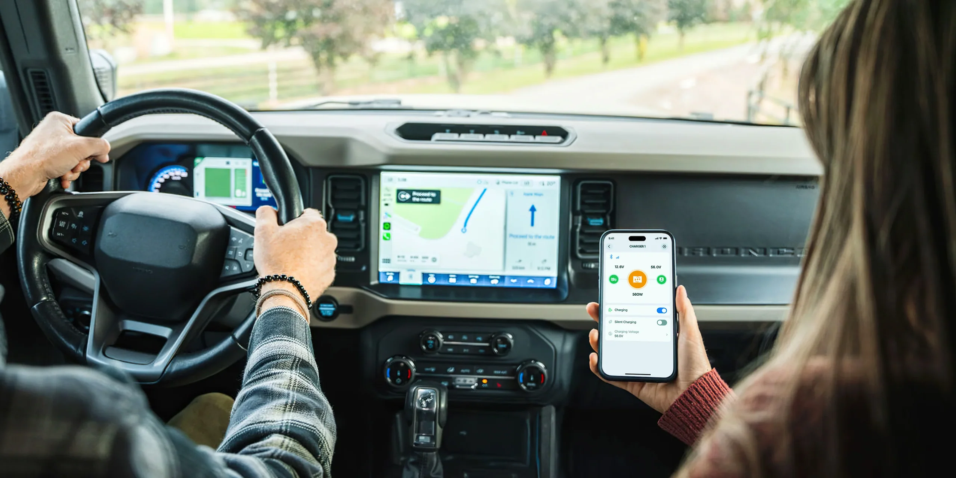 BLUETTI Charger 1: Recarga la estación de energía portátil mientras conduces